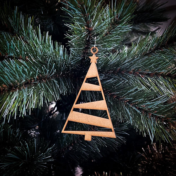 Weihnachtskugel - Baum im Zickzack geräumig